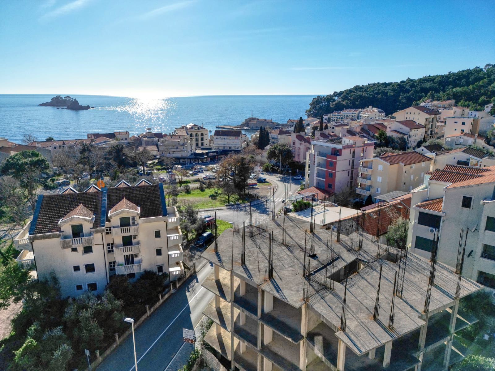 Urbanized plot with an unfinished residential building in Petrovac